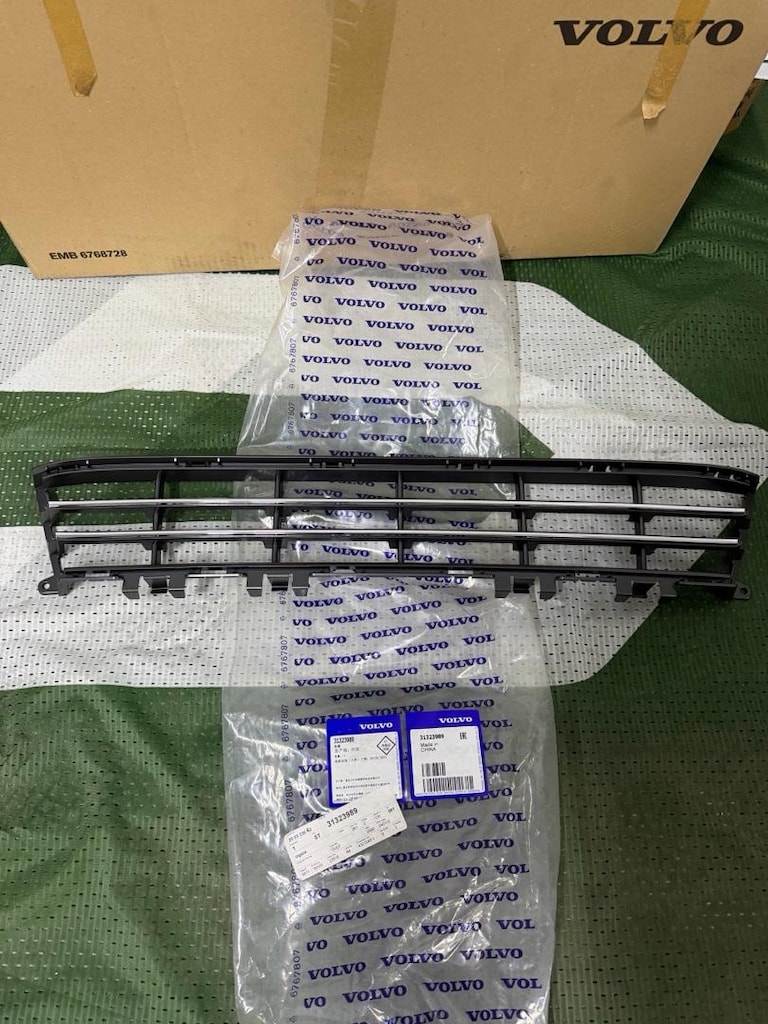 Volvo S80 V70 Orijinal Ön Panjur 31323989 Volvo S80 2014 - 2016 - 3