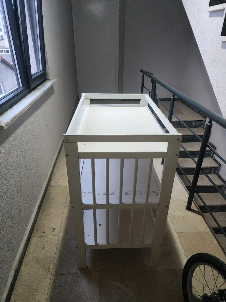ikea alt değiştirme masası - 4