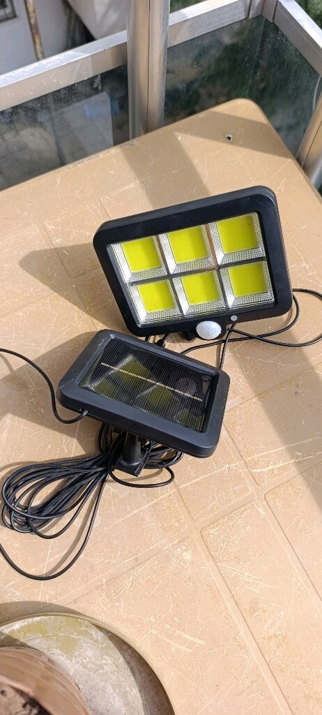 60 Watt Güneş Enerjili Solar Sokak Projektör Lambası - 3