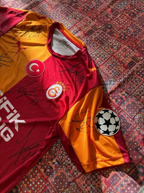 26/27 galatasaray imzalı forması türkiye iç saha şampiyonlar ligi