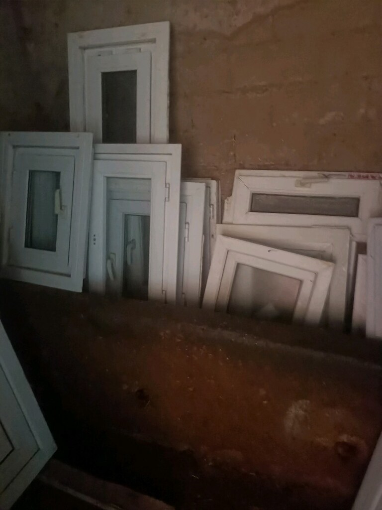 TEMİZ EV PENCERESİ VE TUVALET PENCERESİ - 2