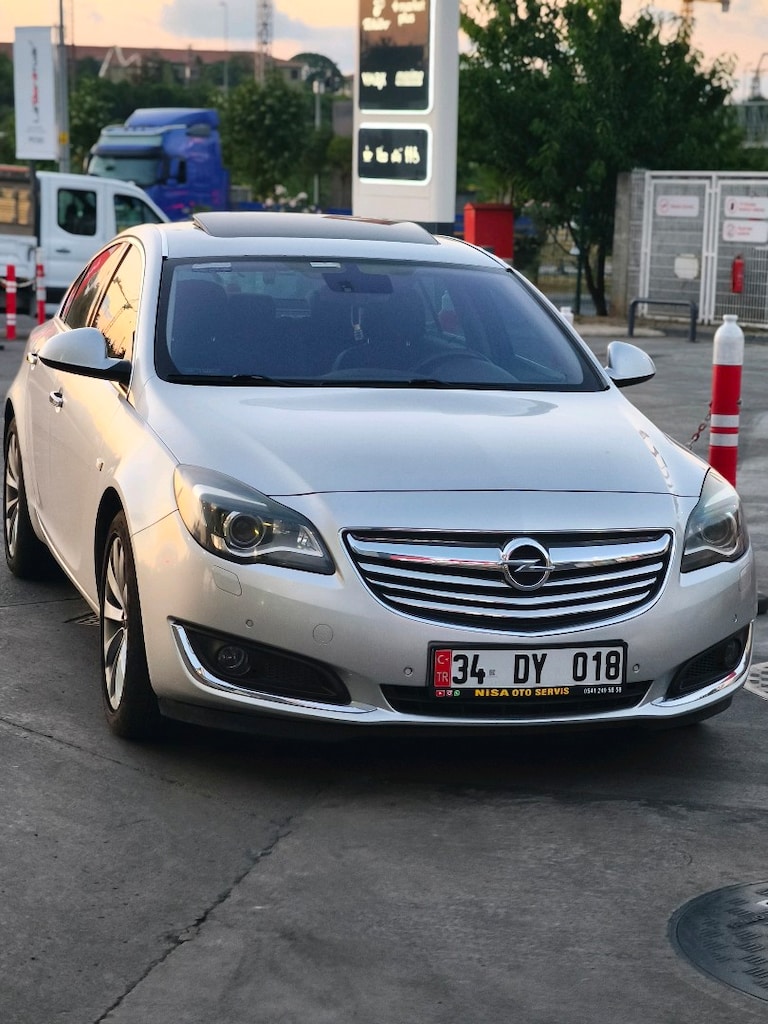 Opel INSIGNIA