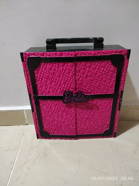 Barbie'nin giyinme dolabı