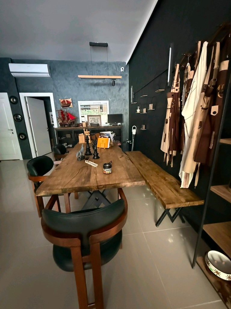 Masa deri sandalyeli banklı konsollu takım - 2