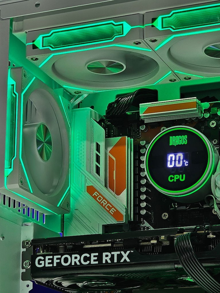 Ryzen 7 7800X3D - RTX 5070 12GB - 32GB RAM - 2TB M.2 SSD - 8