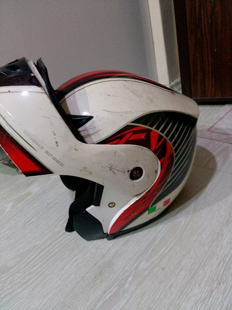 oyuncak parasına iki adet motorsiklet kaskı - 5