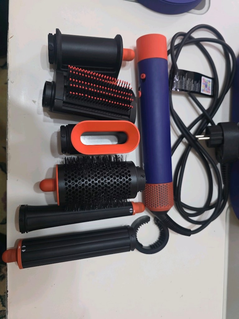 Dyson AirWrap - 6
