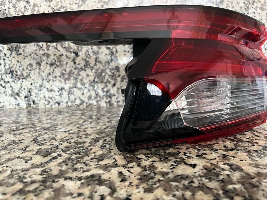 J12 2023 Qashqai orjinal sol stop görünen yerde kırık var. - 5