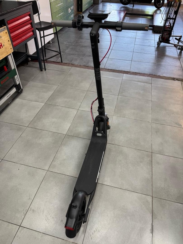 NAVEE V25i Pro 600 W 25 km Menzil Elektrikli Scooter Siyah - 11