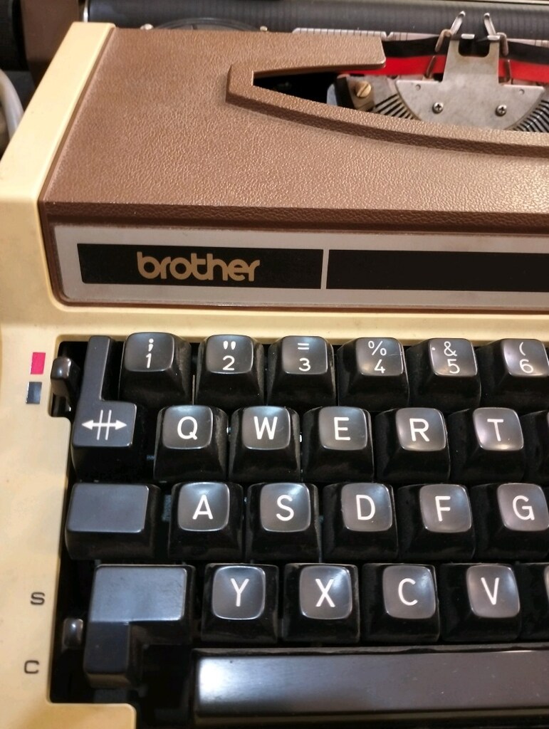 Daktilo brother marka elektrikli elektric 4612 serisi. - 3