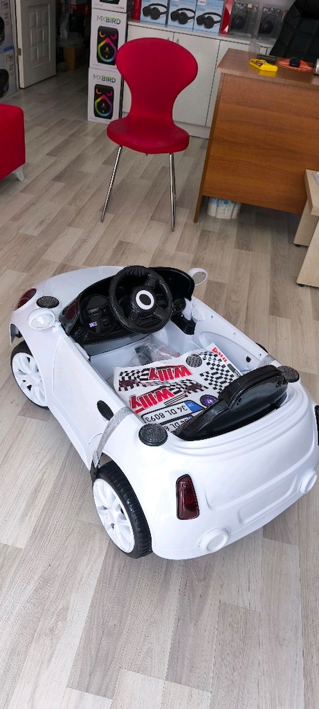 WİLLY 12 VOLT KUMANDALI AKÜLÜ ARABA SIFIR - 2