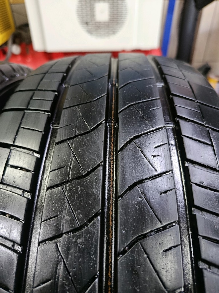 hatasız çok iyi durumda ww ve Ford oem lastikleri 2adet - 2