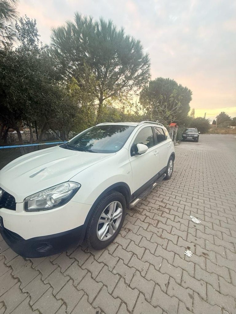 Beyaz Nissan Qashqai Tekna sport pack SUV 2013 temiz bakımlı - 3