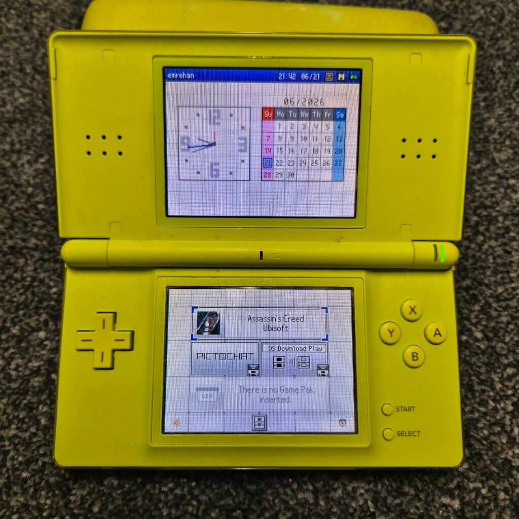 Nintendo DS Lite Lime Green + Hard Case - 12
