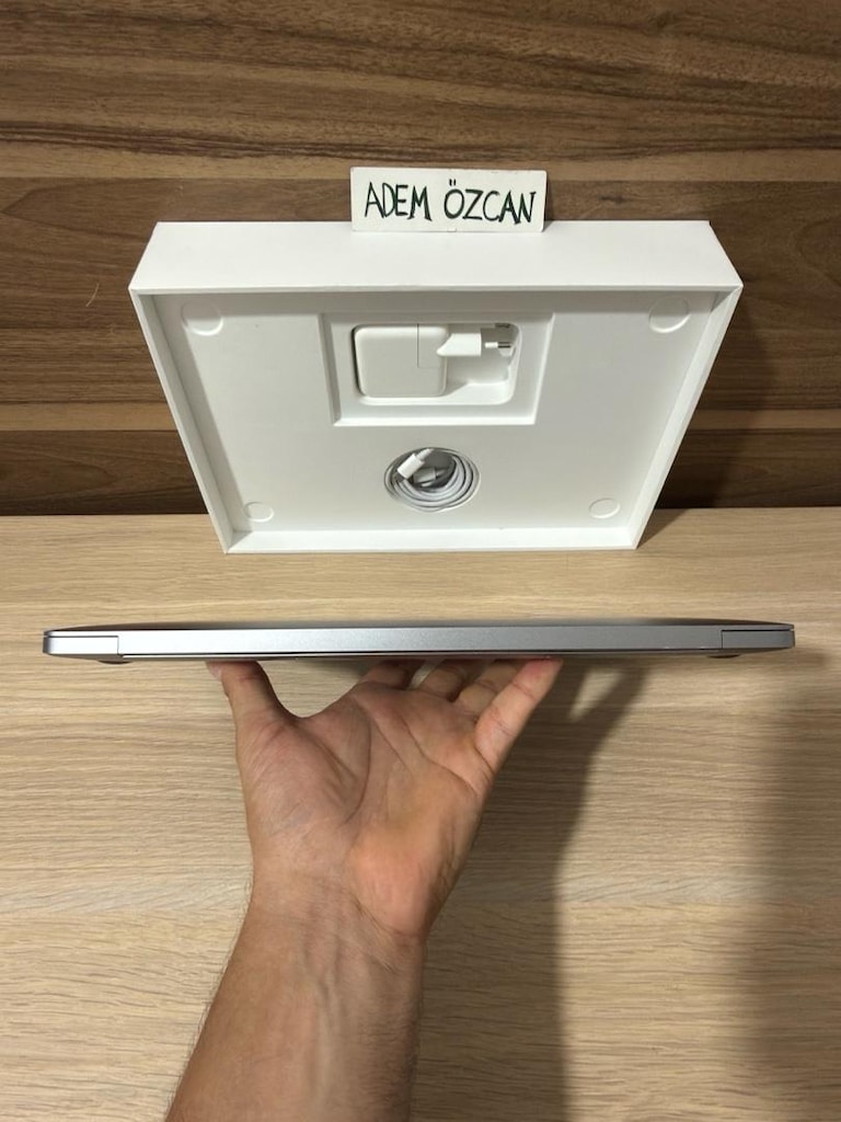 MacBook Air / M1 / 13 inç / 8 GB Ram / 256 GB Ssd - 7