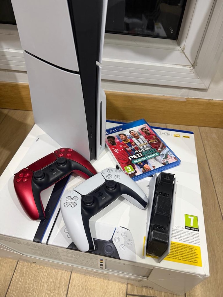1 TB 4 aylık cihaz 2 kol cd’li pes 2021 ve şarj istasyonu - 3