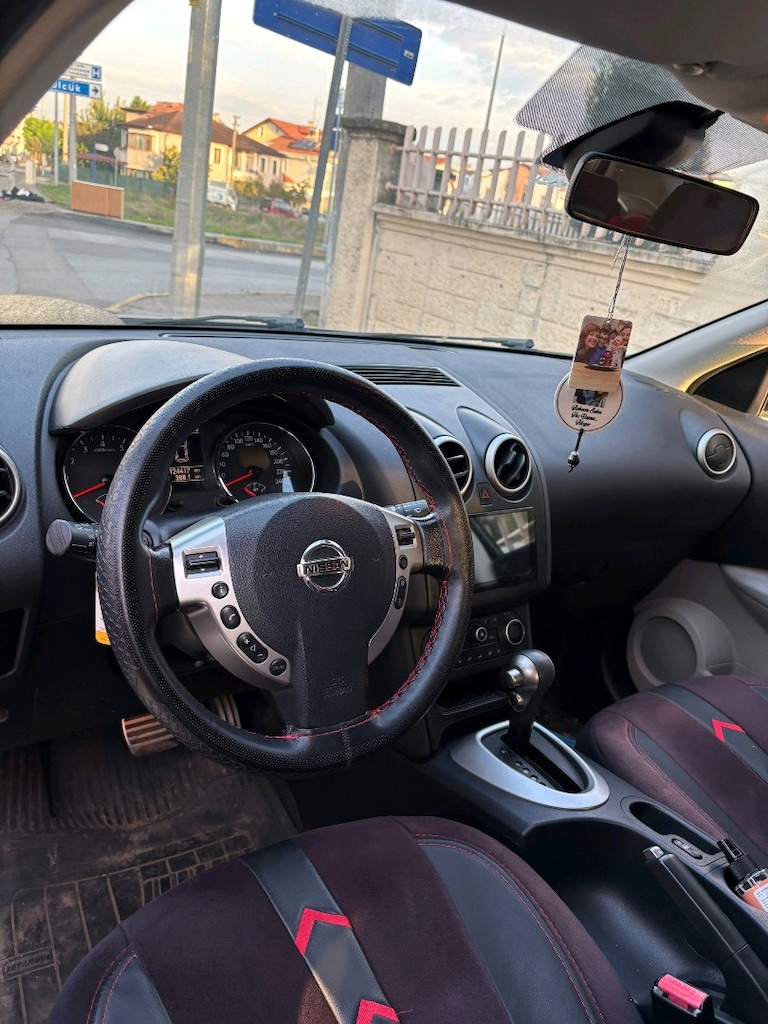 Siyah Nissan Otomobil - 7