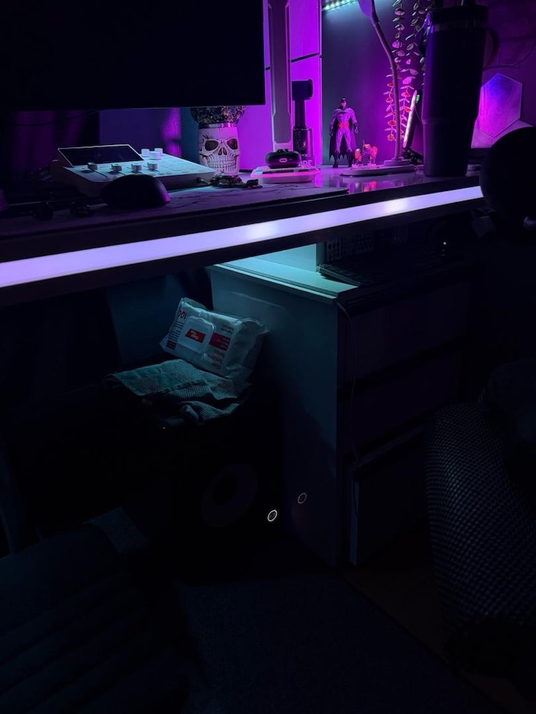CEBESE Bilgisayar Masası + RGB LED 170×77×65 cm - Kumandalı ve Telefon - 4