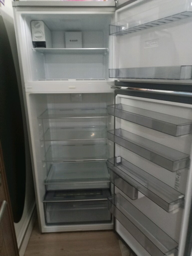 temiz kullanılmış gri inox.yuzeyi siyah cam buzdolabı boy 185 en 70 - 4