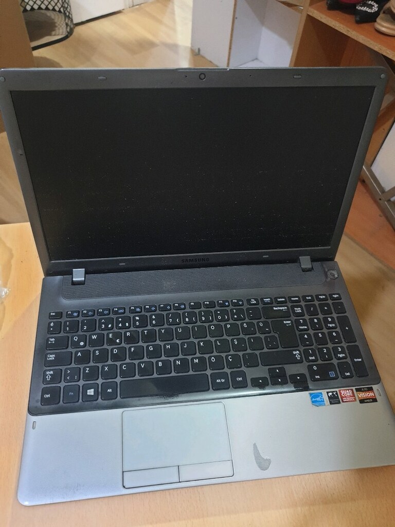 samsung Laptop. Parça Niyetine - 2