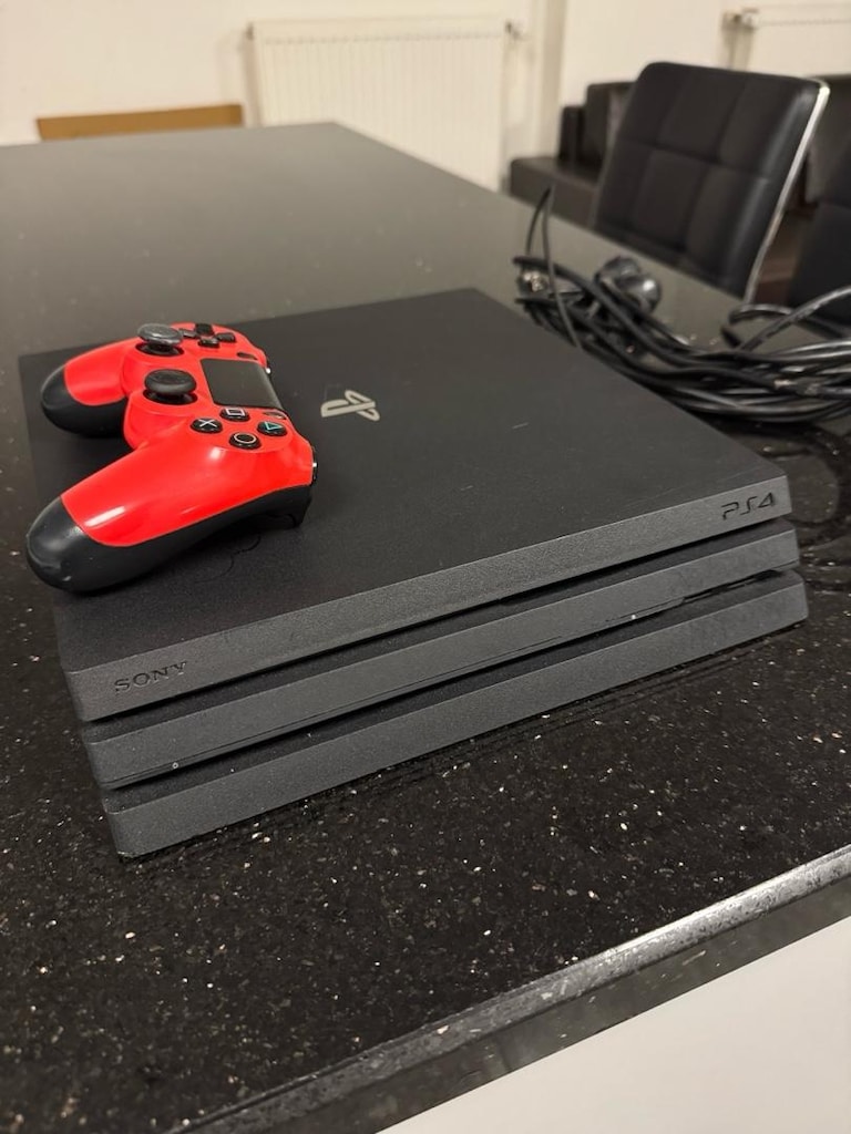 PS 4 PRO TEMİZ AÇILMAMIŞ CİHAZ - 2