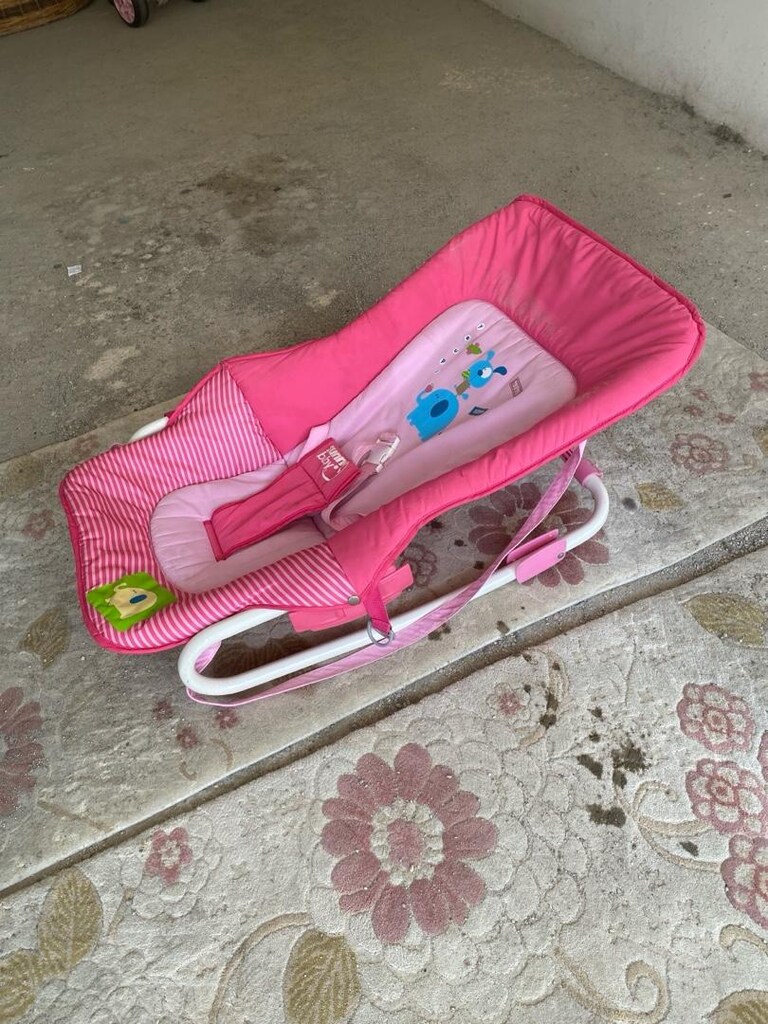 kız bebek sallanan ana kucağı - 3