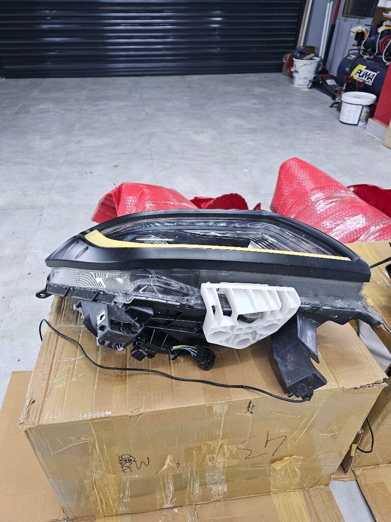 Nissan Navara D23 Ön Far - 4