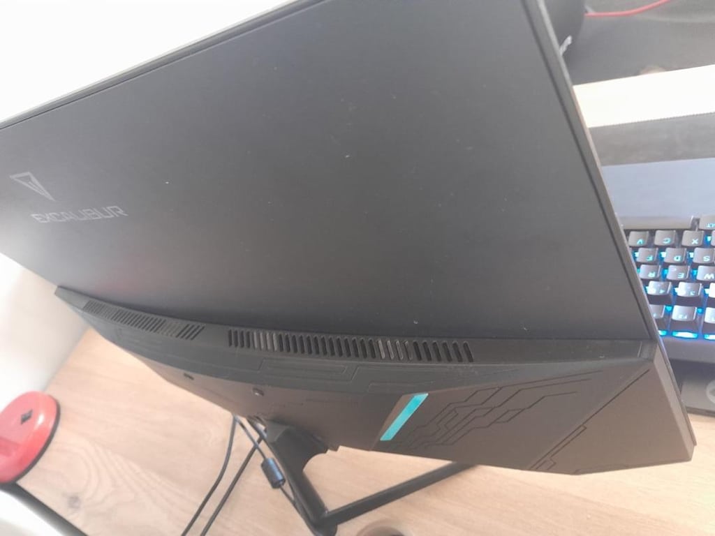 Kutulu Tertemiz Casper Excalibur 23.8" 200Hz 1ms Curve