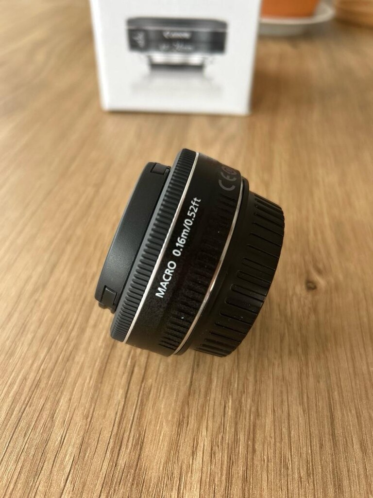 Canon EF-S 24 mm Lens F/2.8 STM - 7