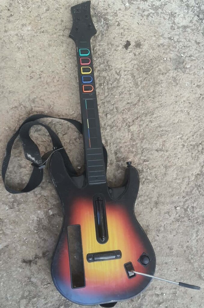 Red Octane 95455805 Sunburst Guitar Hero sadece gitarın kendisi mevcut - 3