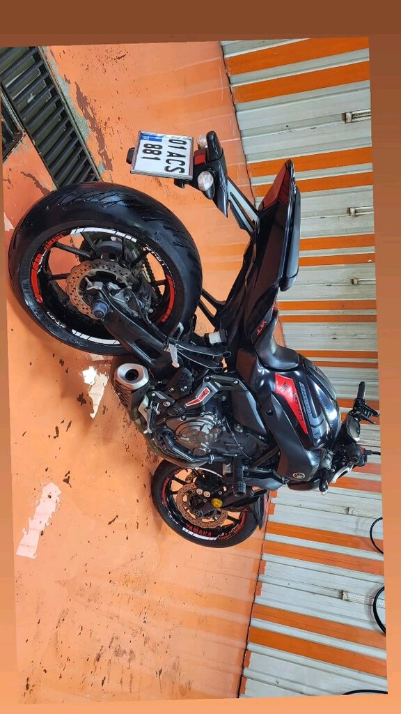 YAMAHA MT07 - 4