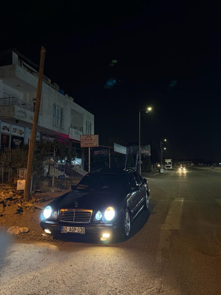 MERCEDES E200 - 7