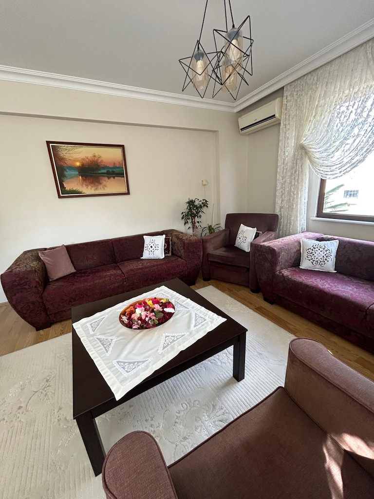 Tepehome kaliteli ve konforlu koltuk takımı. 2 üçlü - 2 berjer - sehpa - 8
