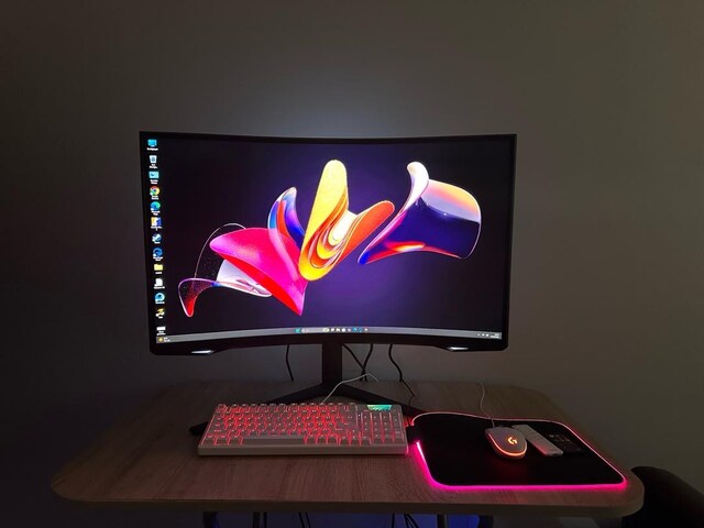 RYZEN 7 5700X + RTX 4060 + 32GB + 2K 240HZ SAMSUNG FULL SET
