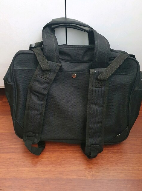 Birden çok bölmeli dayanıklı laptop çantası