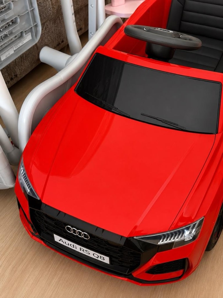 AUDI Q8 AKÜLÜ ARABA sıfır ayarında