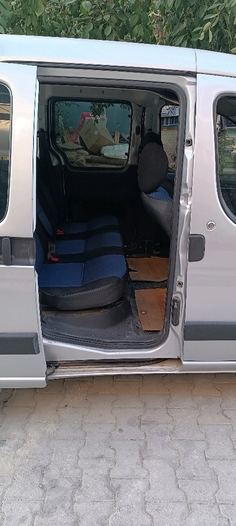 2005 model Peugeot partner - 6