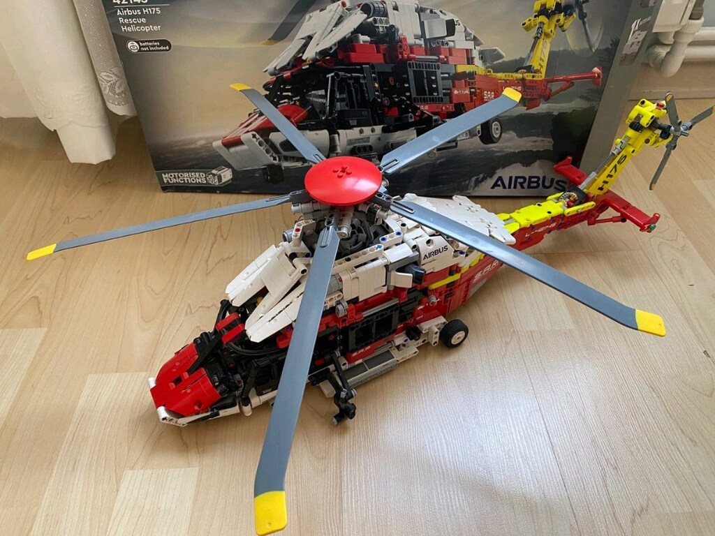 LEGO TECHNİC 42145 HELİCOPTER - 2