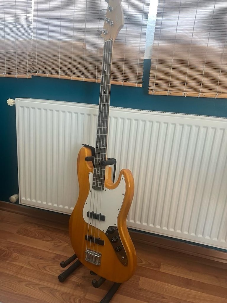 Sıfır Ayarında Bas Gitar Seti–Zoppran Bas Gitar+TG-15 Amfi+askı+stand