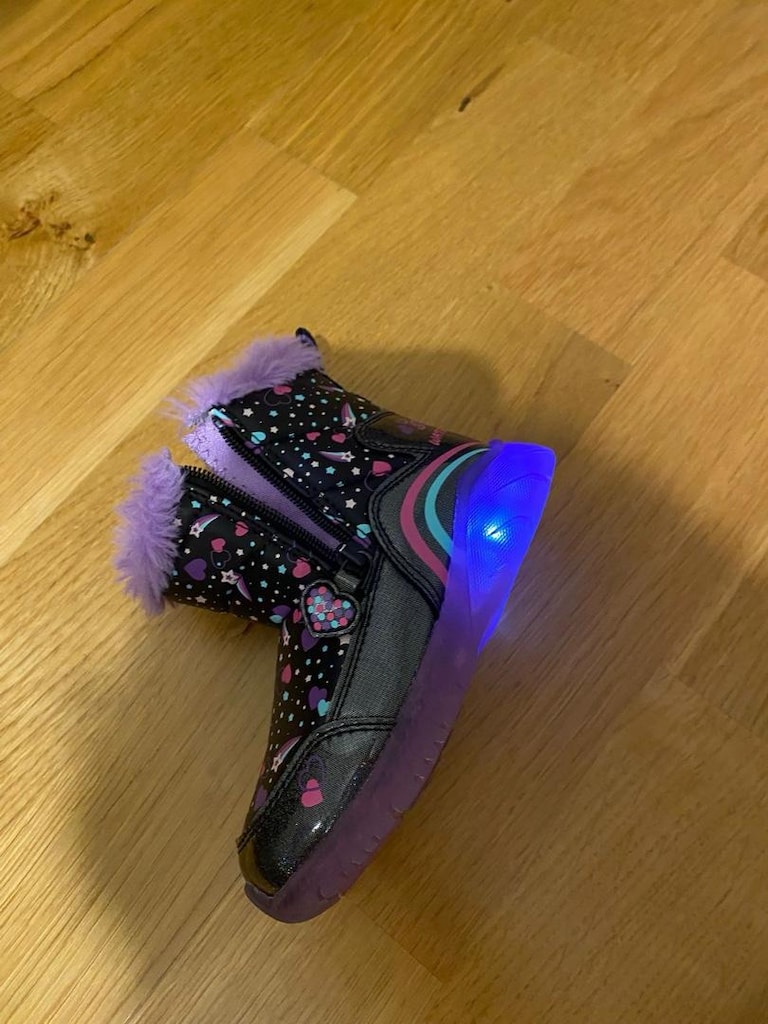 SKECHERS S LİGHT WATERPROFF KIZ COCUK BOT 23 NUMARA