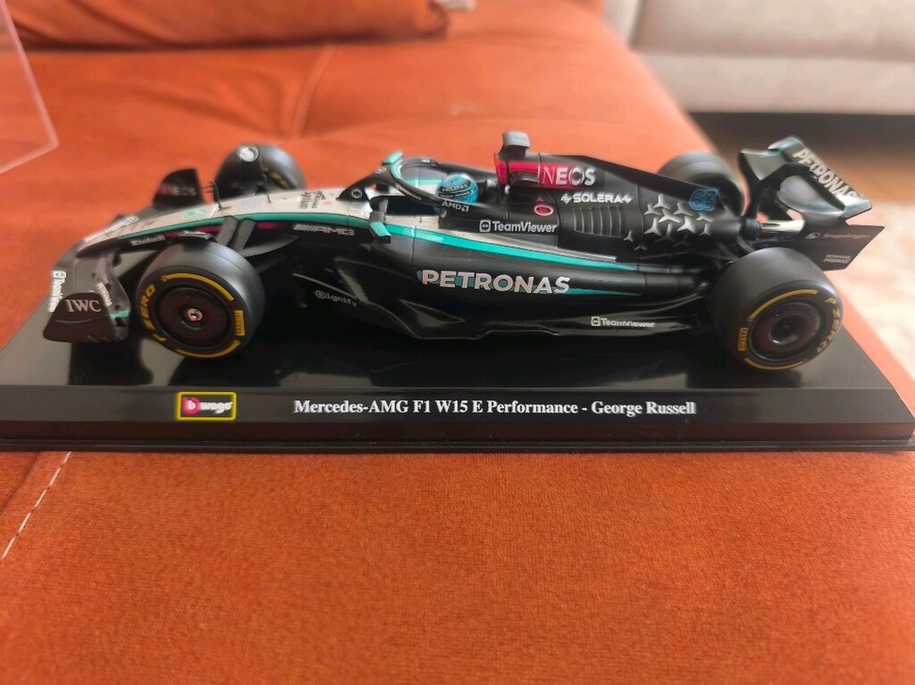 mercedes amg F1 W15 E performance George Russel aracı - 4