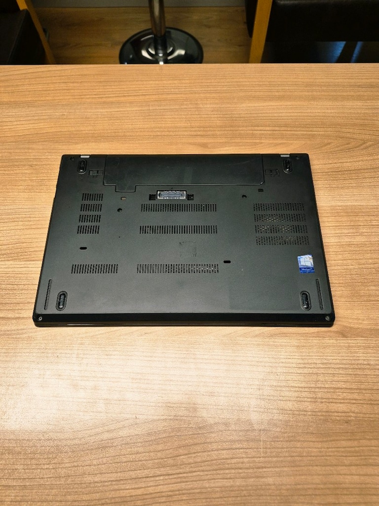 Laptop LENOVO i5 İşlemci 8GB DDR4 Ram 256GB SSD Aydınlatmalı Klavye - 8