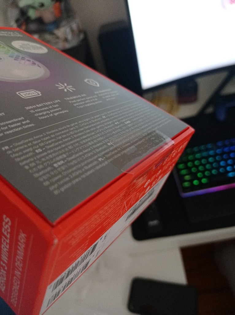 SteelSeries Aerox 3 Wireless Mouse - 4