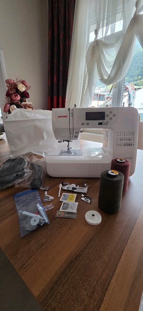 Janome 2030DC dijital dikiş makinesi ve parçaları. - 5