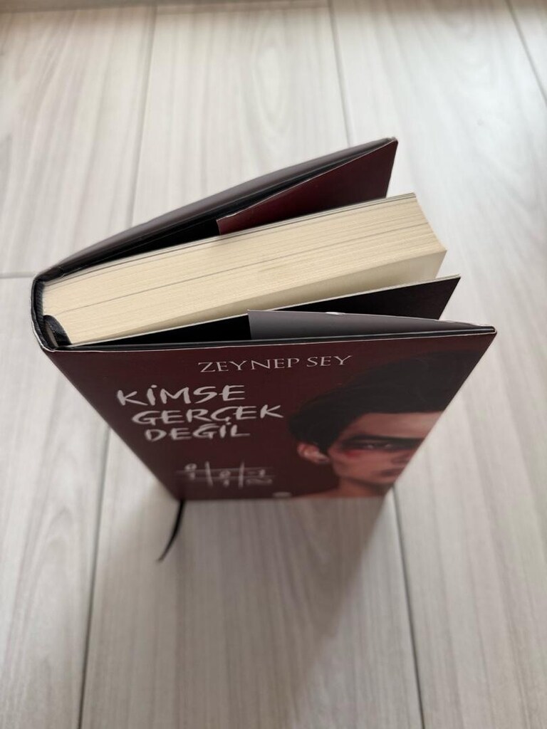 KİMSE GERÇEK DEĞİL - 2