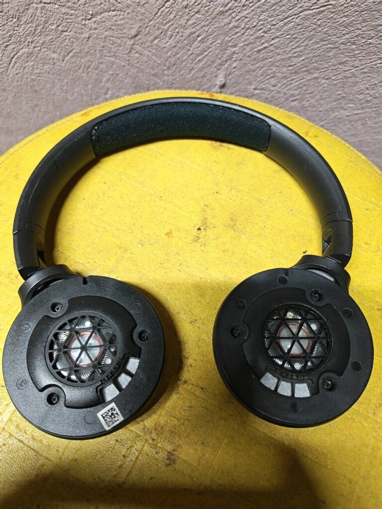 1 JBL 2 Philips Bluetooth kulaklık pedlerinden yok çalışıyor - 2