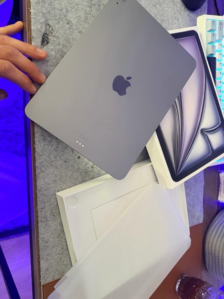 iPad Air 11-inch (M3) Wi-Fi 128 GB - 7