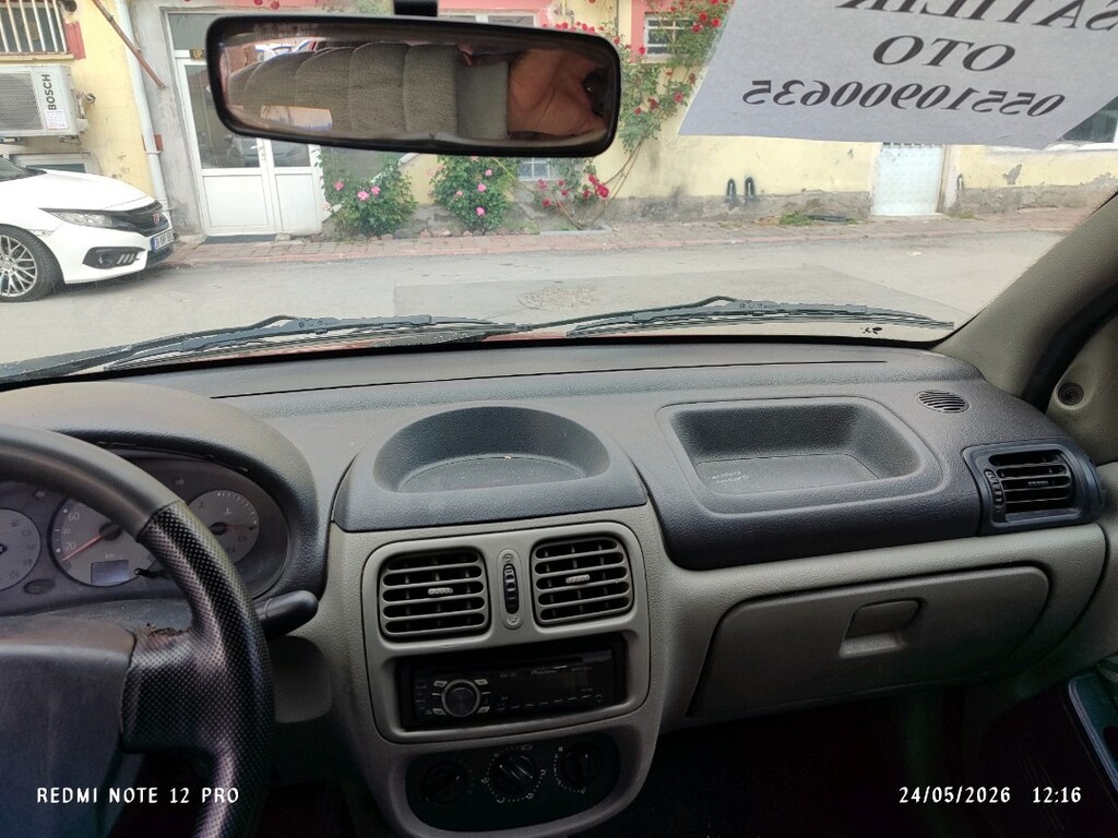 Renault Clio - 8