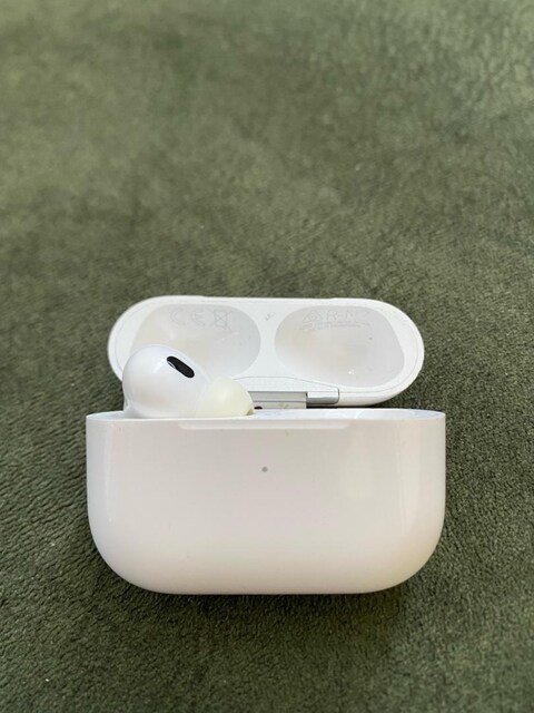 Orjinal Airpods Pro 2. nesil ( sağ kulaklık yok)