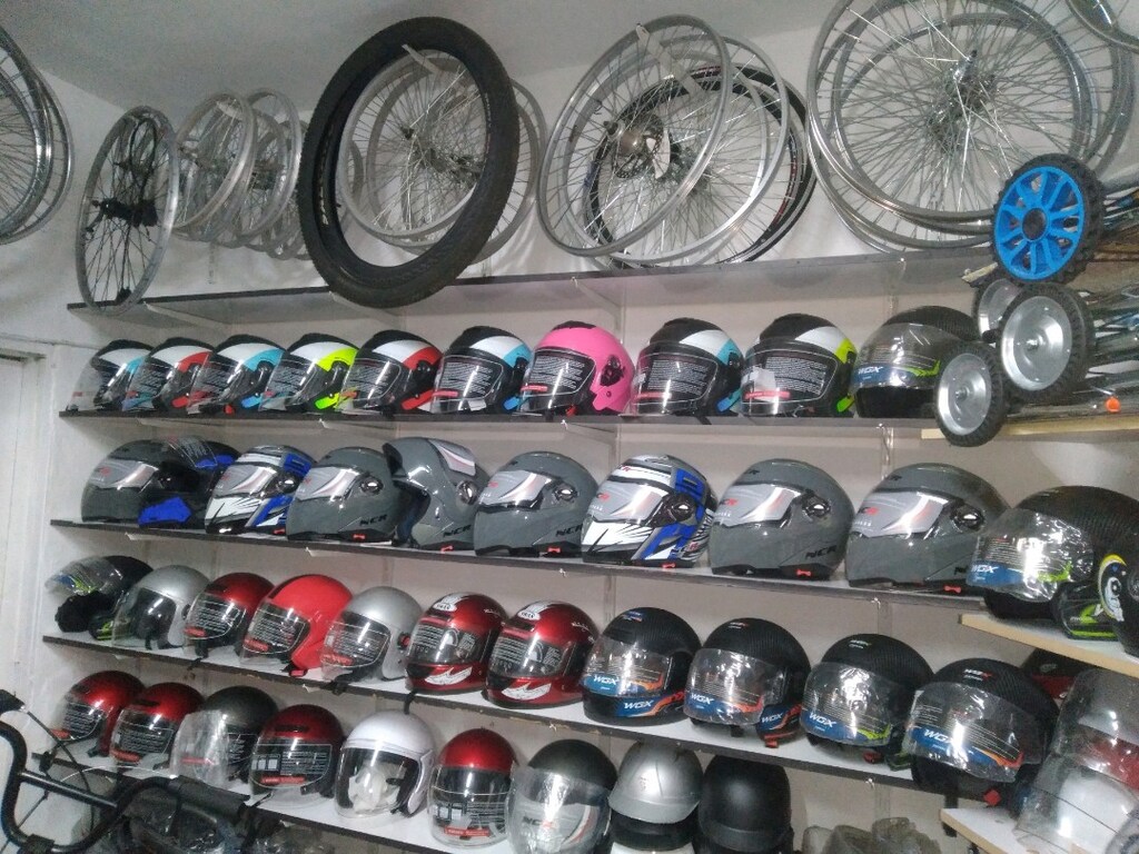 Çenelikli açılır kask - 4